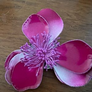 🌸 Purple/pink flower brooch